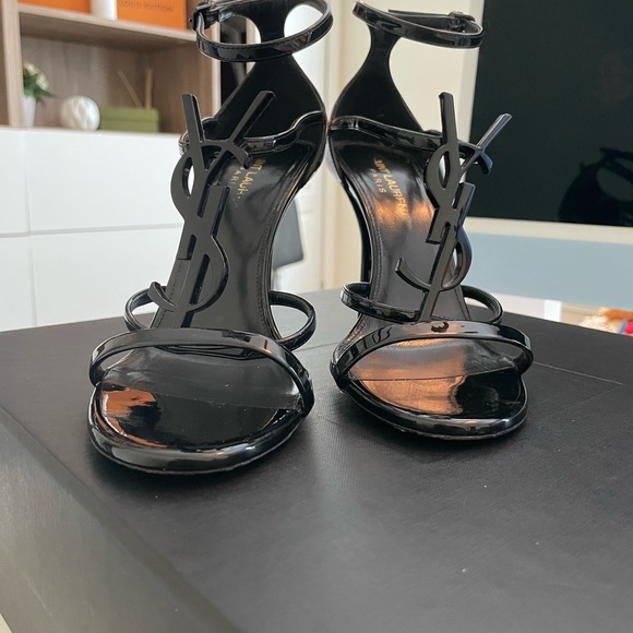 Cassandra Sandals in Patent Leather - Picture 2 of 6